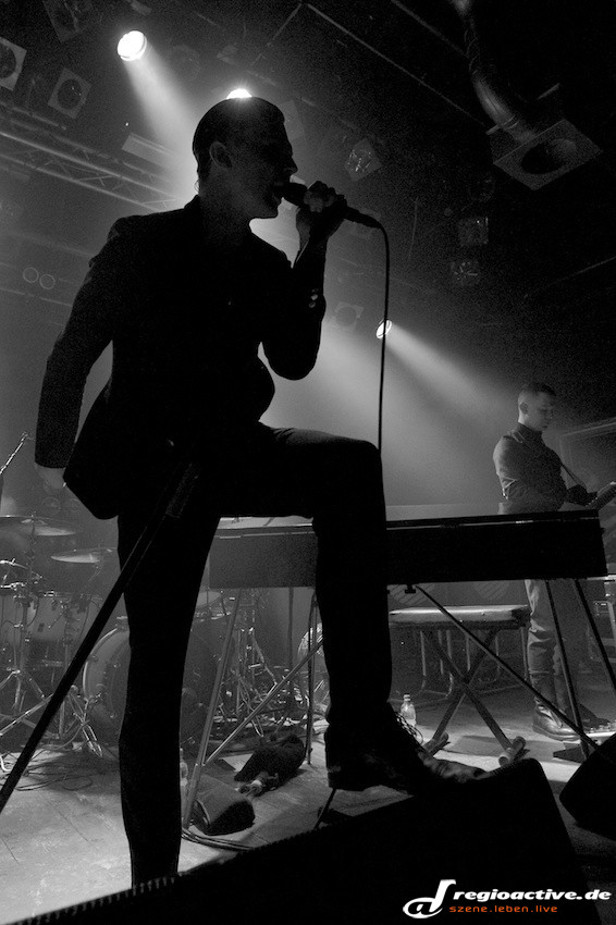 Hurts (live in Hamburg, 2013)